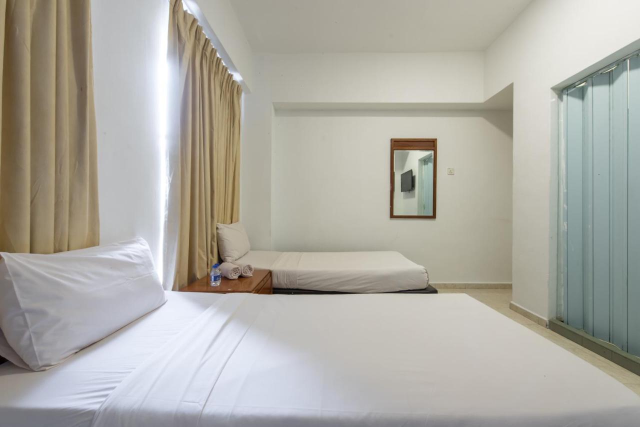 Hollitel Hotel Malacca Exteriör bild